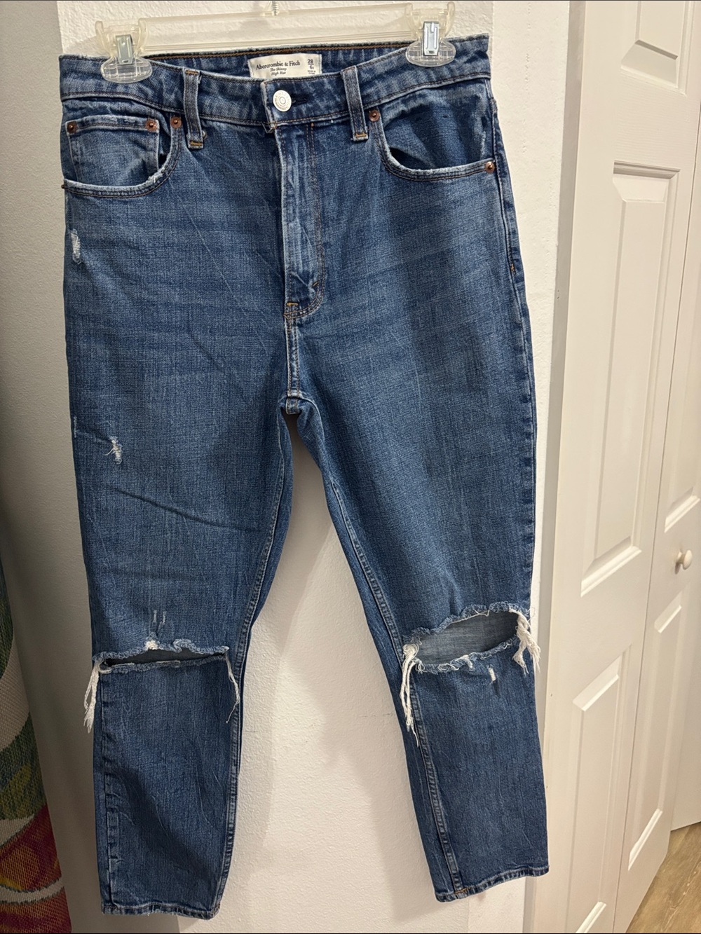Abercrombie & Fitch Women's Blue Skinny Ripped Knee Jeans